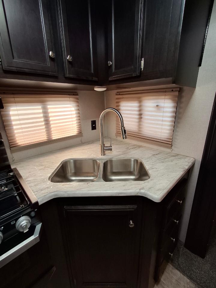 Venture RV Sporttrek  2019