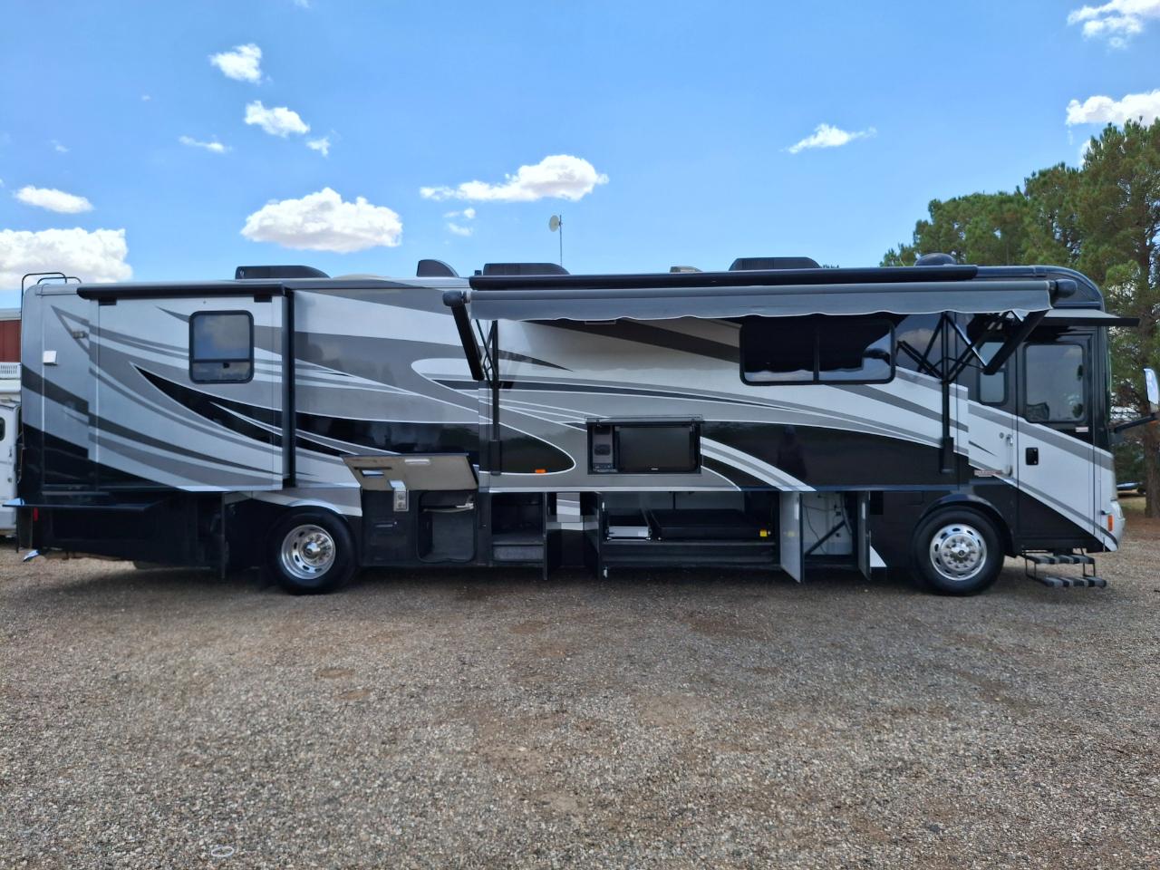 Winnebago Journey  2011
