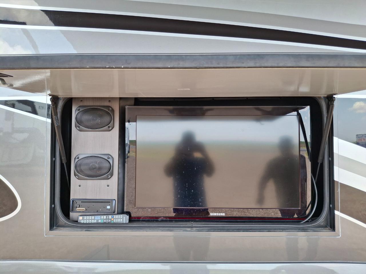 Winnebago Journey  2011