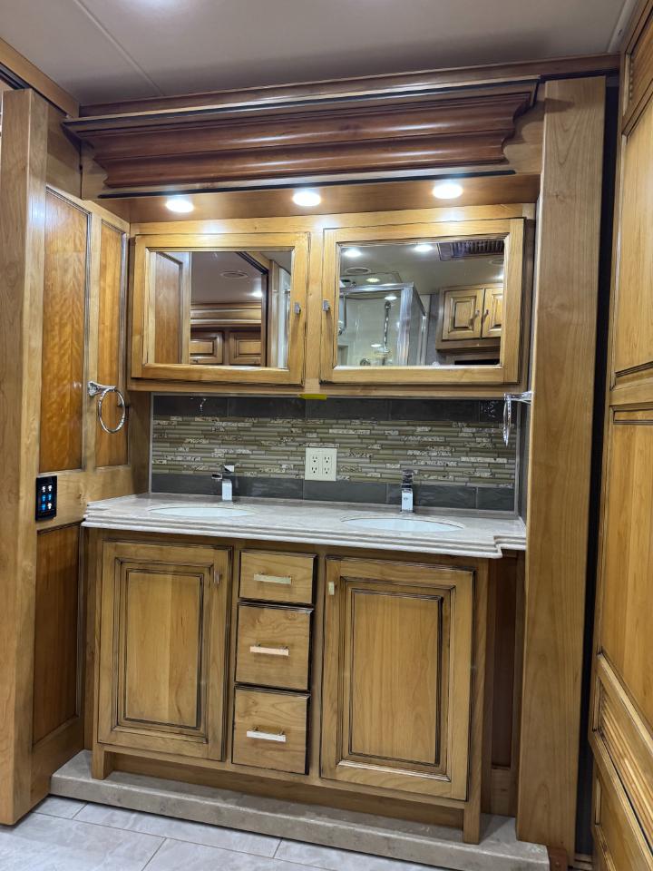 Tiffin Motorhomes Phaeton  2018