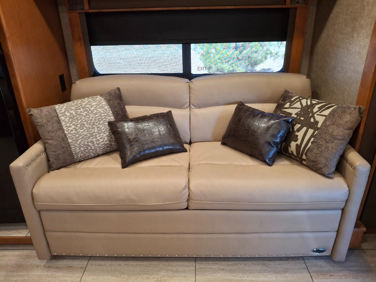 Tiffin Motorhomes Breeze  2018