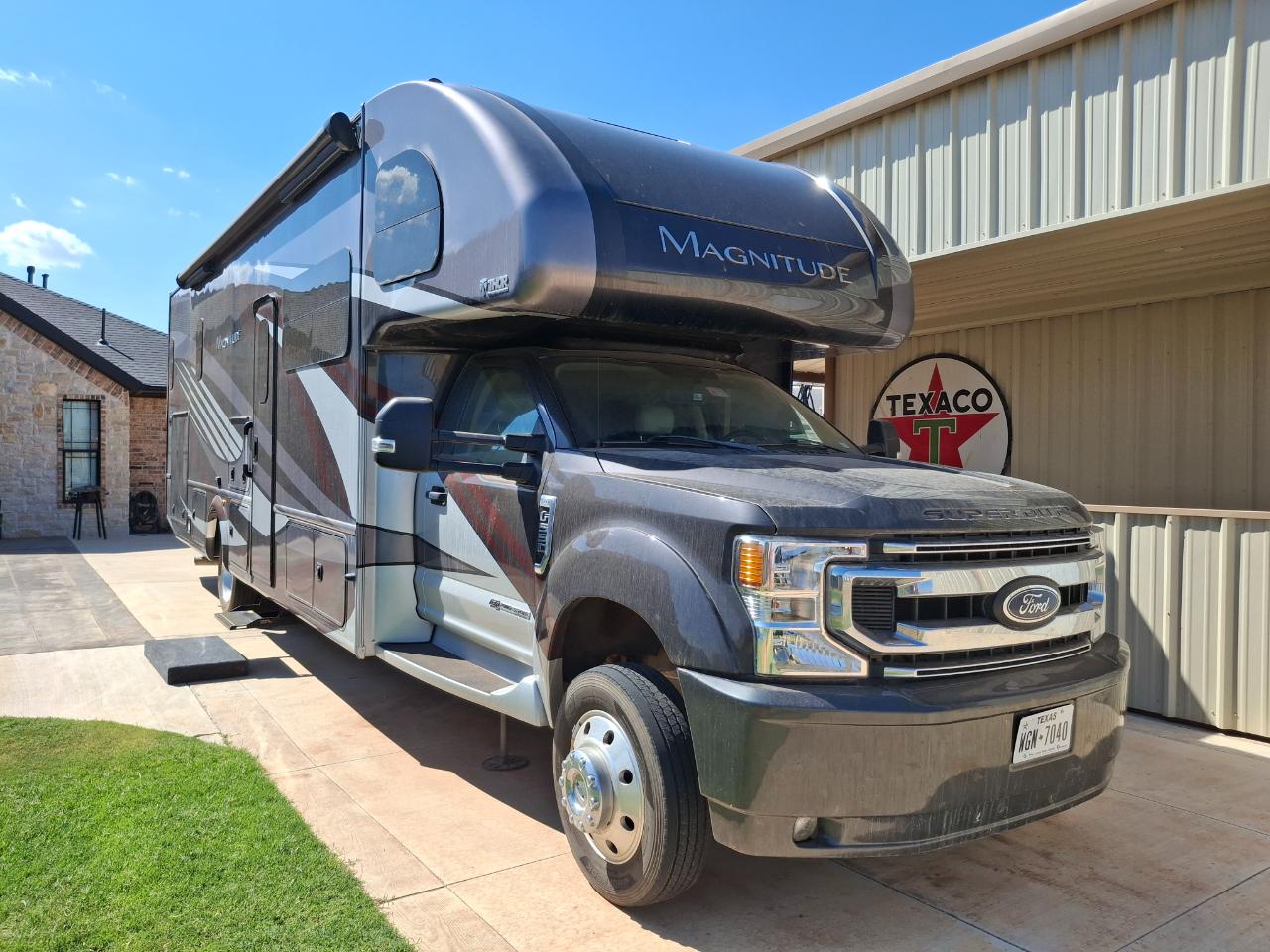 Thor Motor Coach Magnitude Super C Diesel  2021