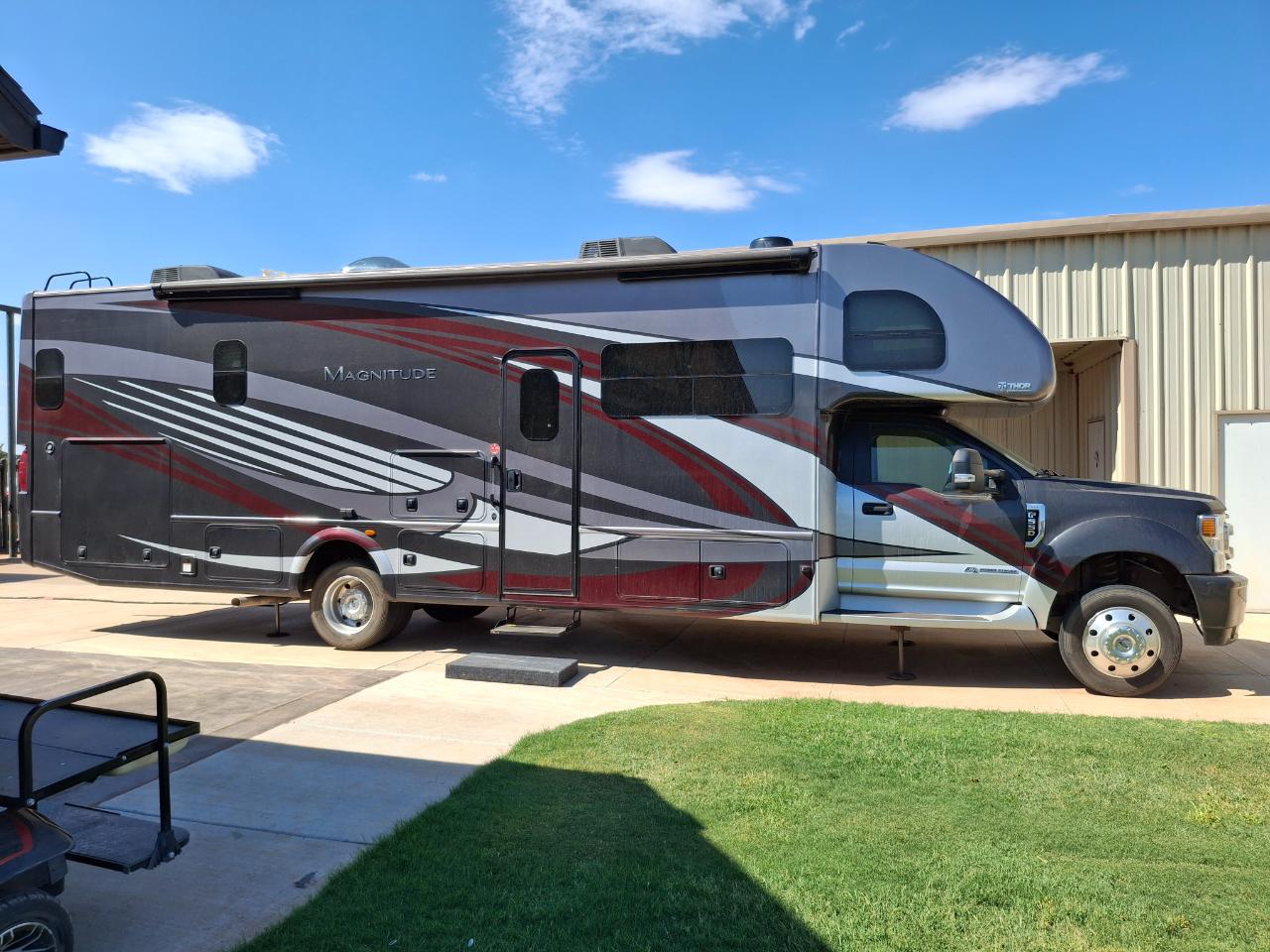 Thor Motor Coach Magnitude Super C Diesel  2021