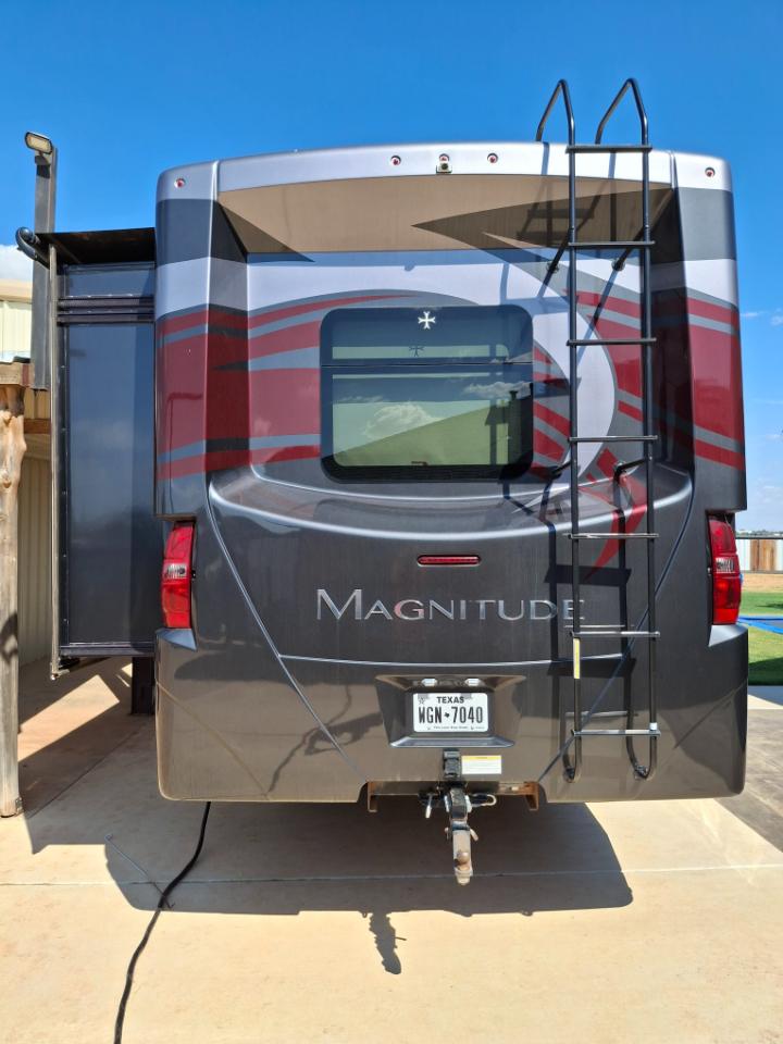 Thor Motor Coach Magnitude Super C Diesel  2021