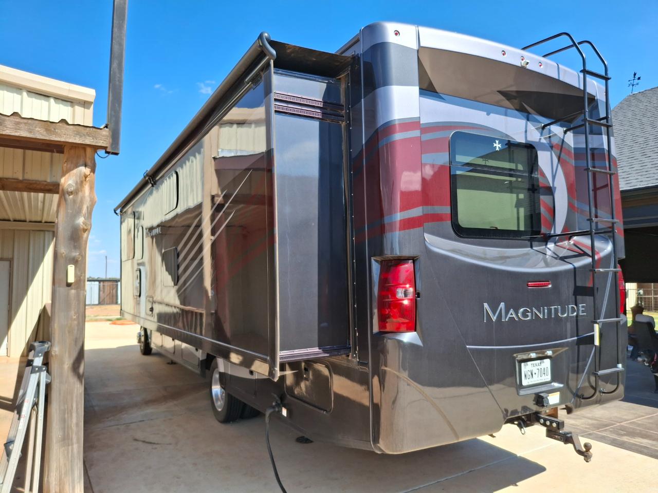 Thor Motor Coach Magnitude Super C Diesel  2021