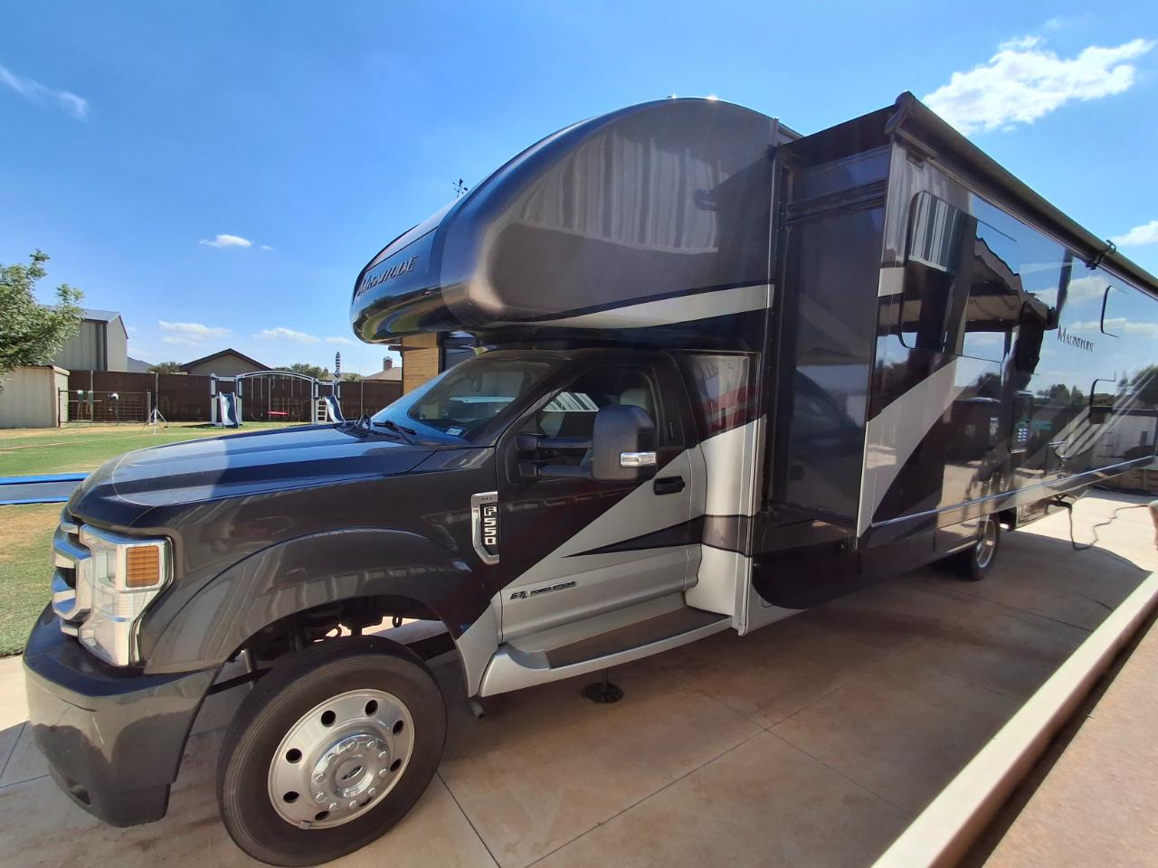 Thor Motor Coach Magnitude Super C Diesel  2021