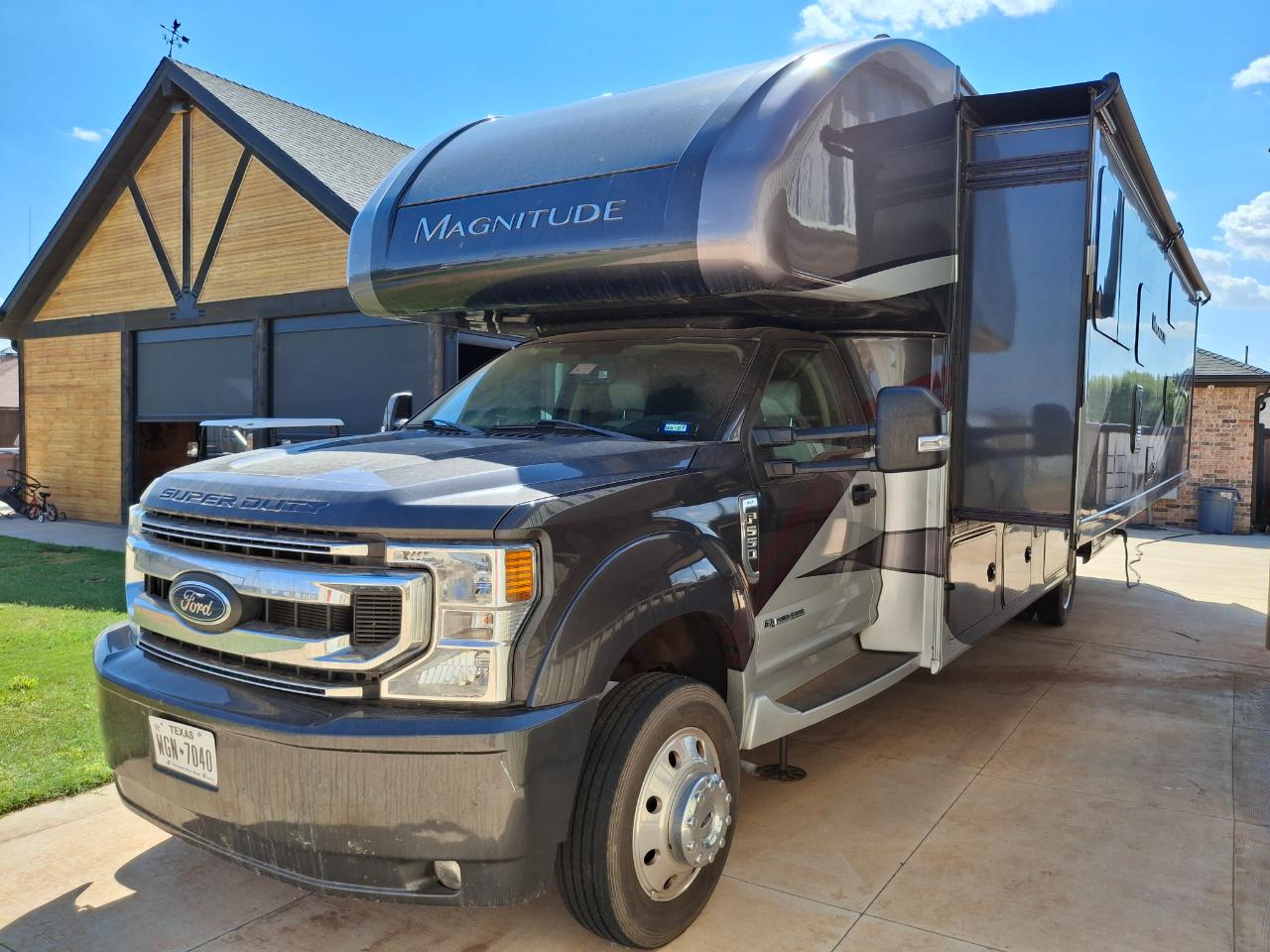 Thor Motor Coach Magnitude Super C Diesel  2021