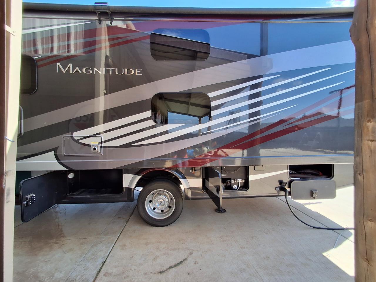Thor Motor Coach Magnitude Super C Diesel  2021