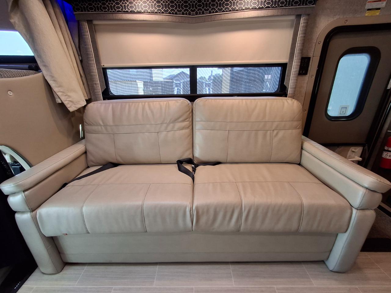 Thor Motor Coach Magnitude Super C Diesel  2021