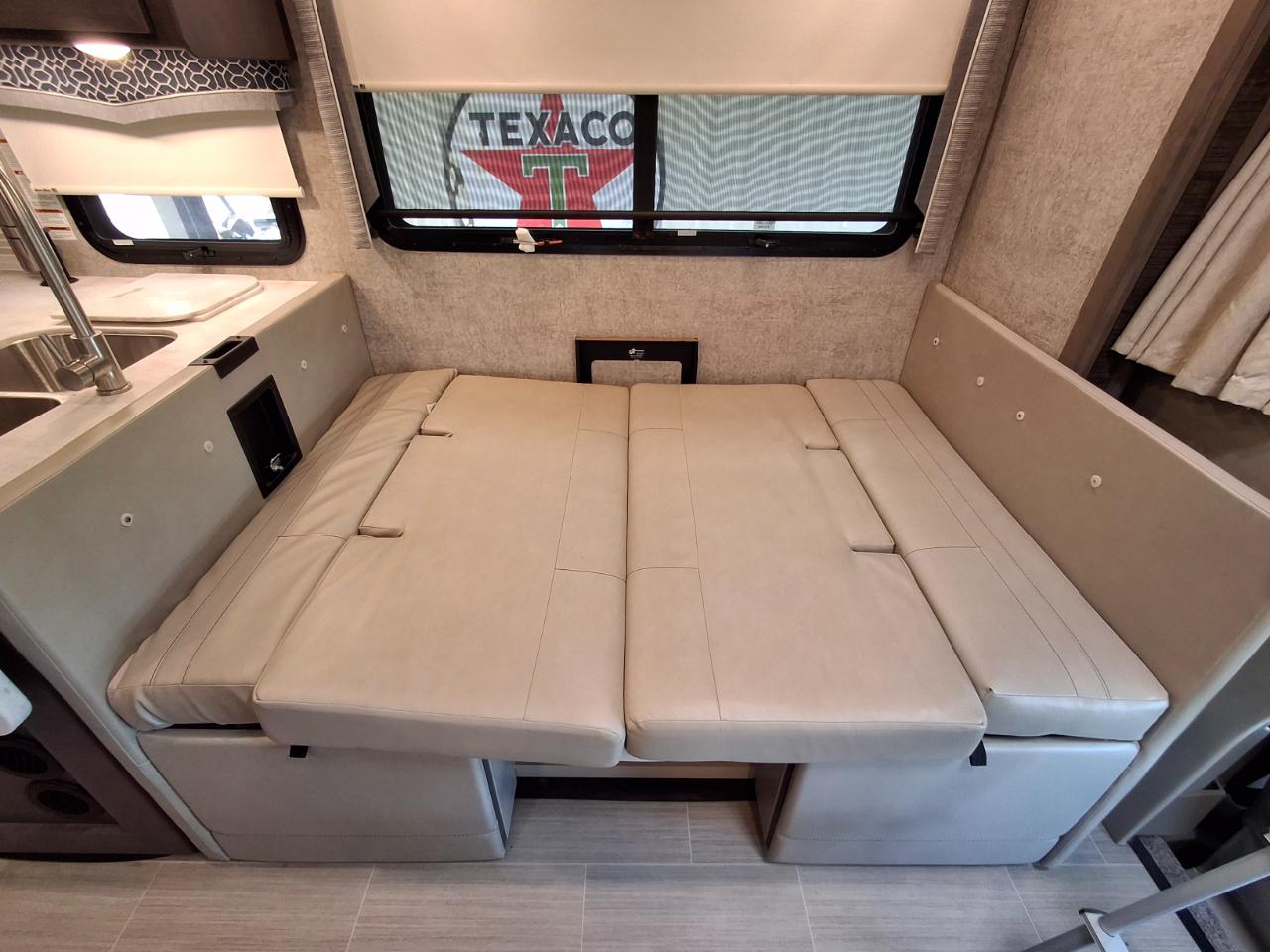 Thor Motor Coach Magnitude Super C Diesel  2021