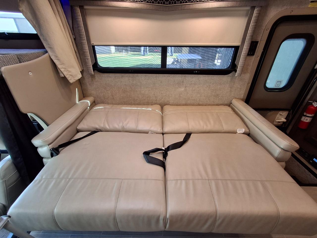 Thor Motor Coach Magnitude Super C Diesel  2021
