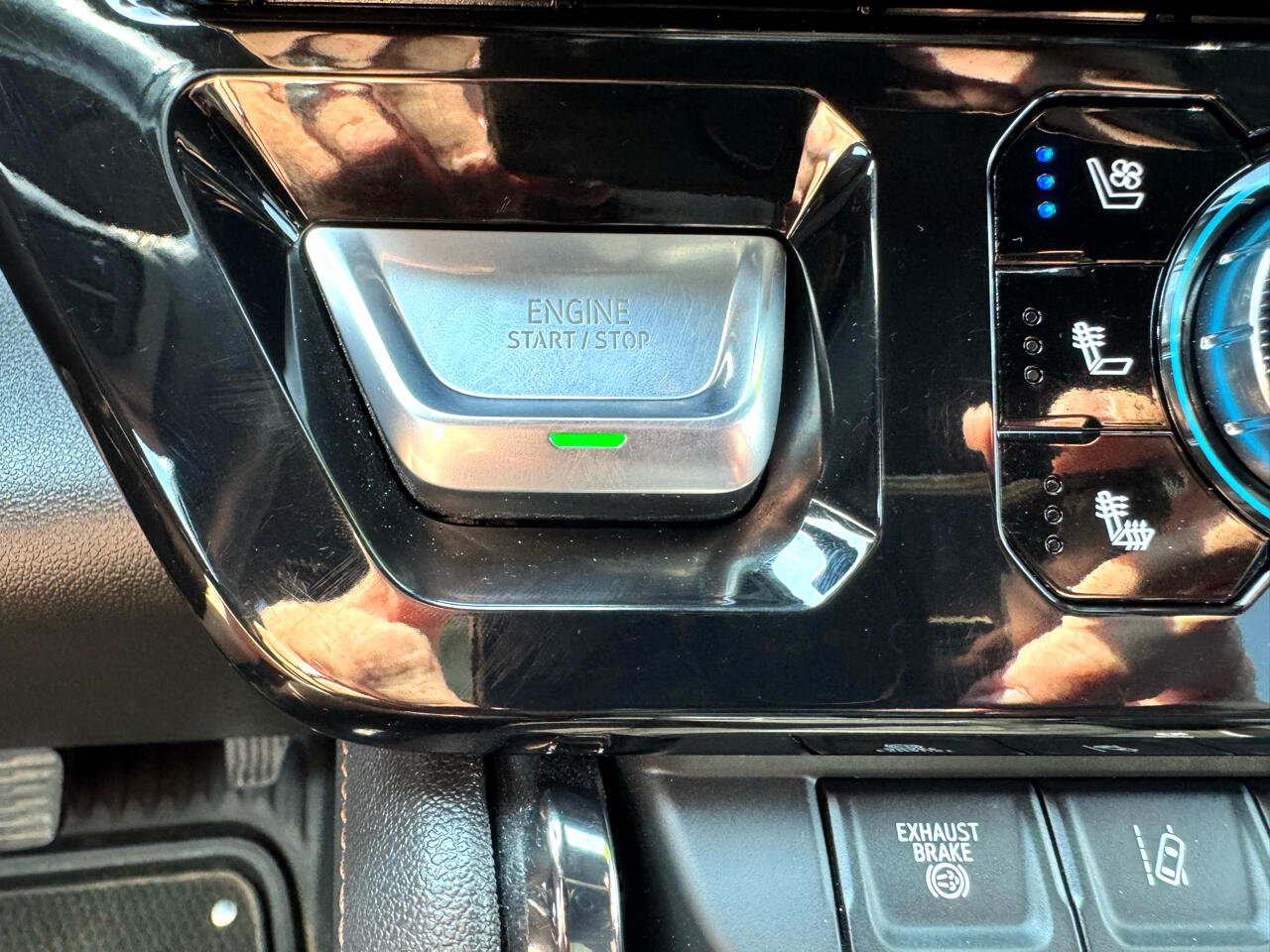 GMC Sierra 2500HD AT4 Crew Cab 4WD 2024