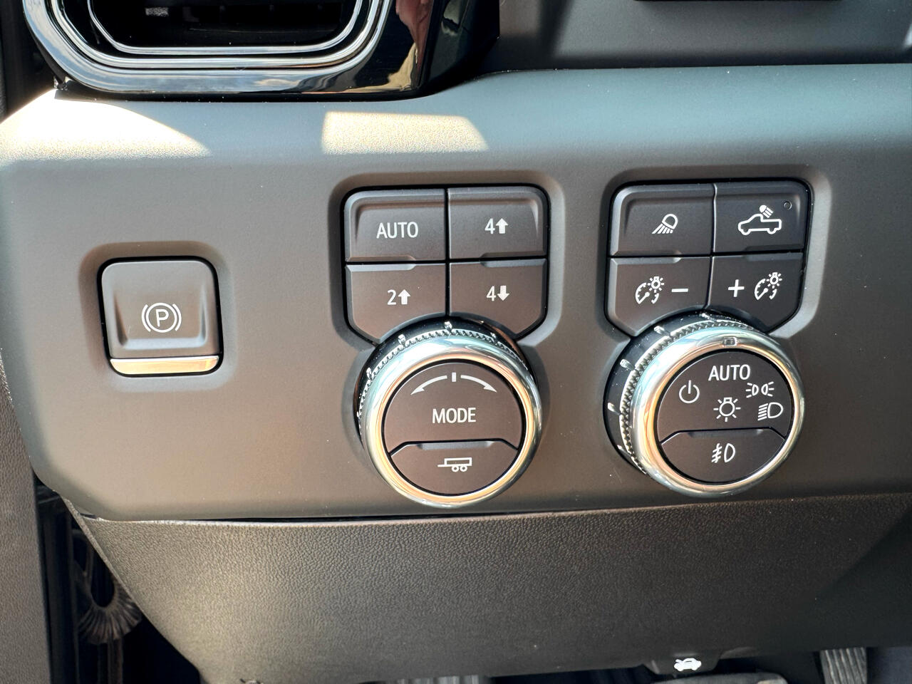 GMC Sierra 2500HD AT4 Crew Cab 4WD 2024