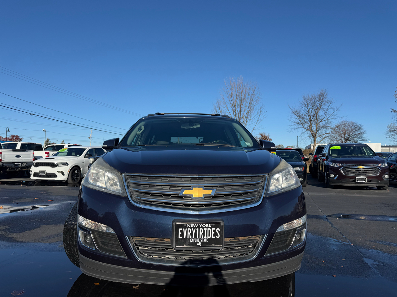 2015 Chevrolet Traverse 1LT photo 2