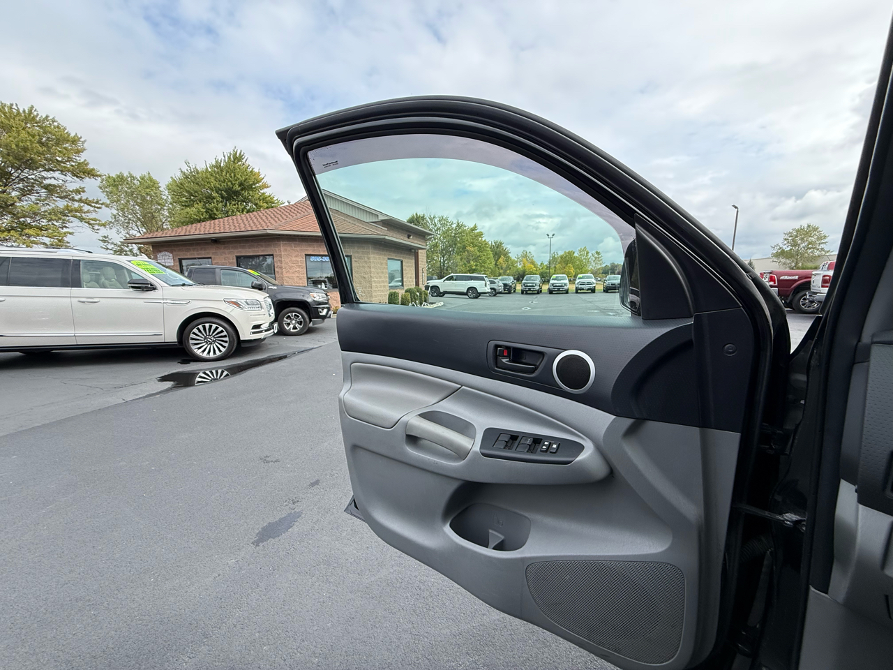 2015 Toyota Tacoma Double Cab Long Bed V6 4x4 photo 17