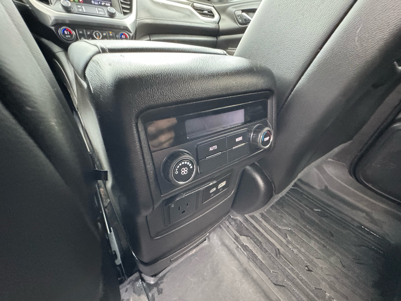 2023 Gmc Acadia SLT photo 23