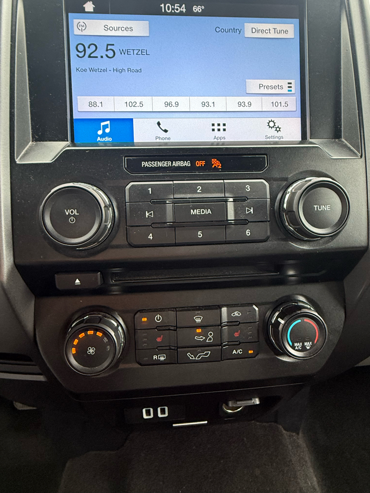 2016 Ford F-150 XLT photo 12