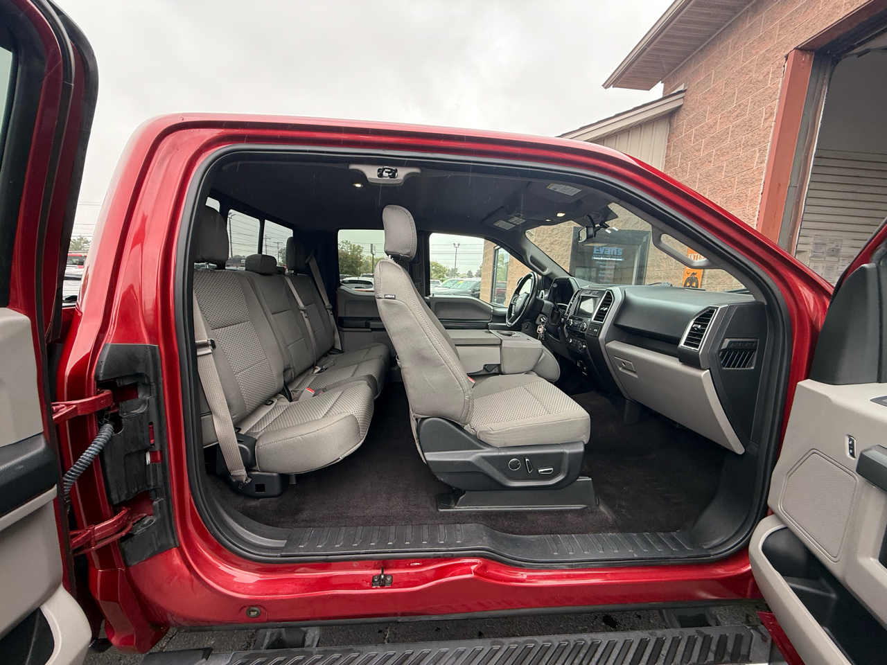 2016 Ford F-150 XLT photo 22