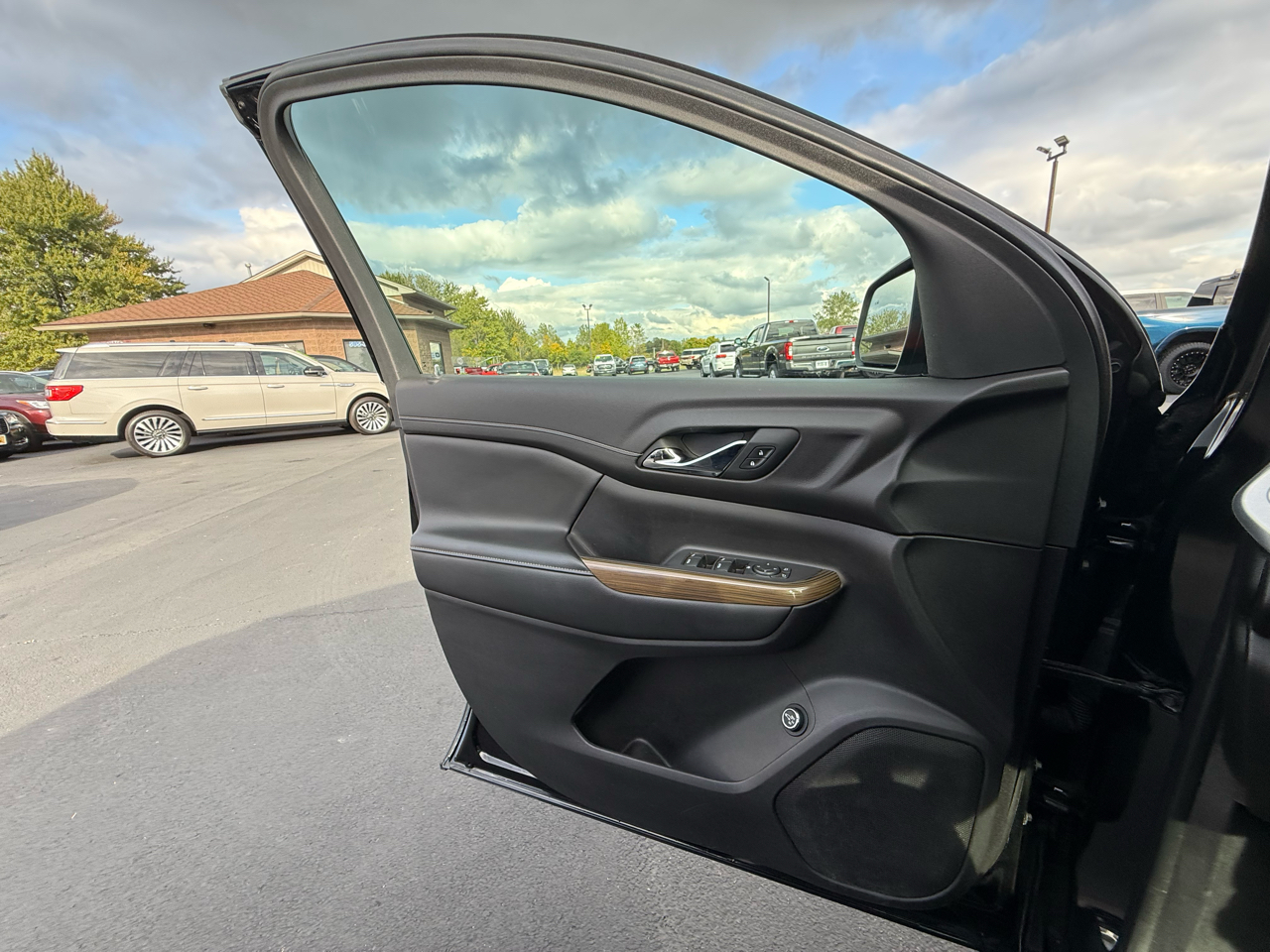 2021 Gmc Acadia SLE photo 16