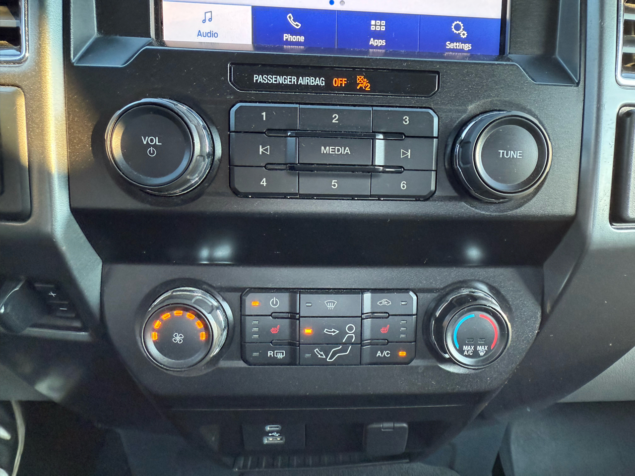 2022 Ford F-250 XLT FX4 photo 13