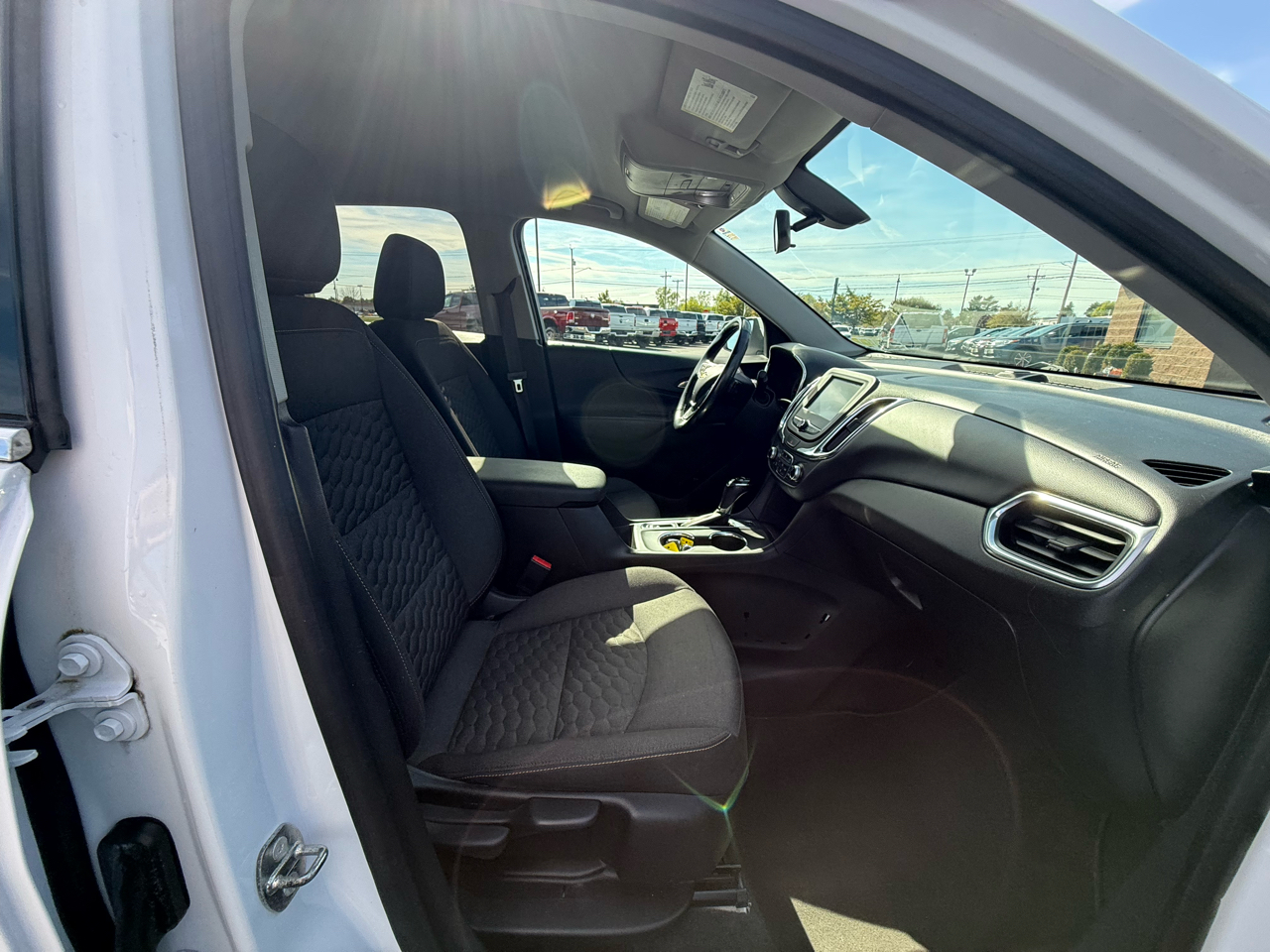 2018 Chevrolet Equinox LT photo 2