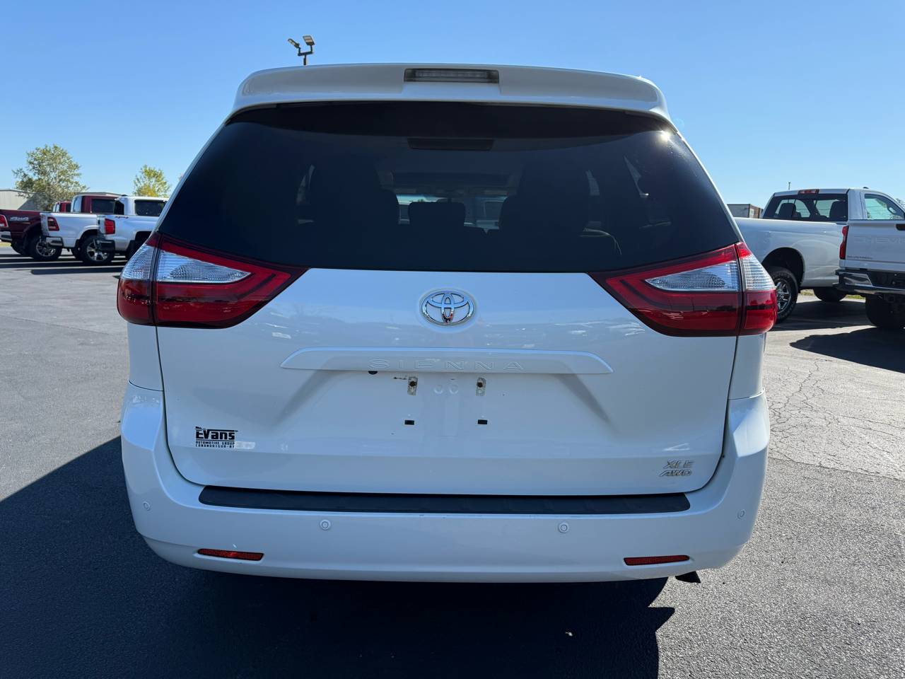 2017 Toyota Sienna XLE photo 6