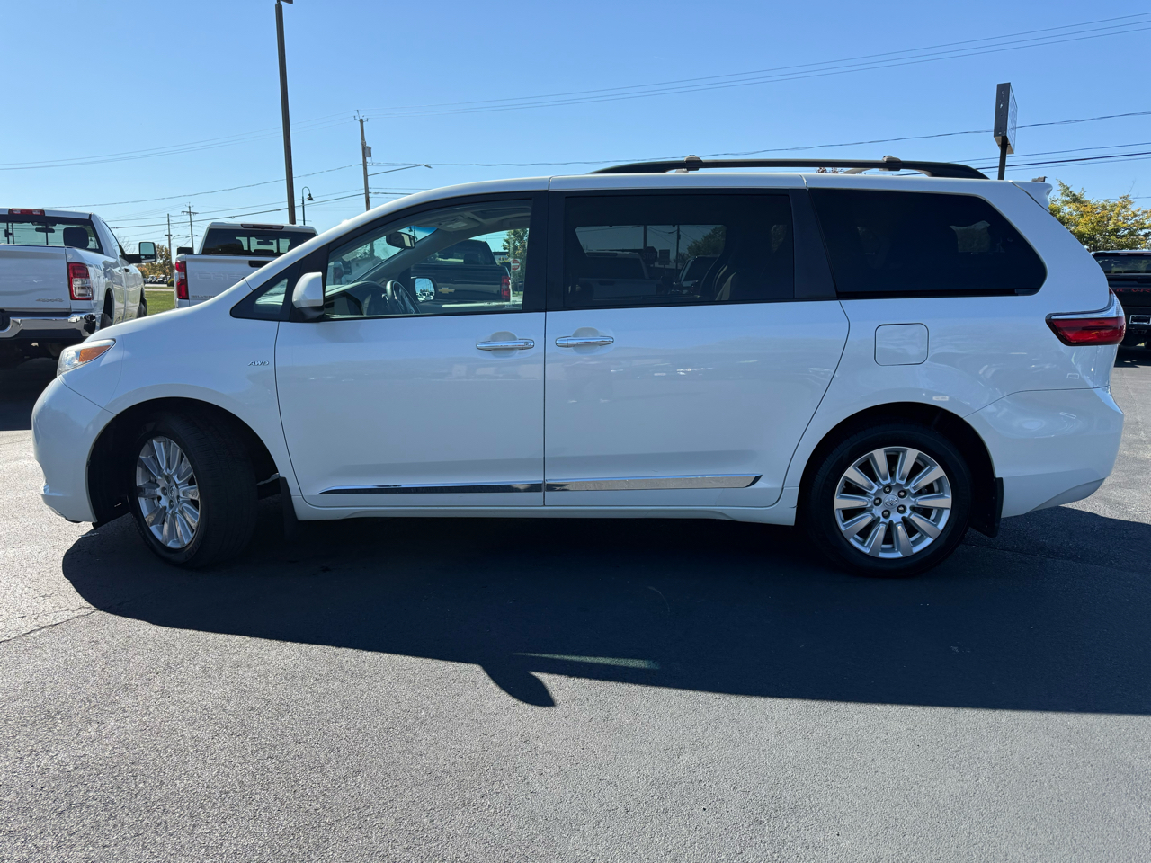 2017 Toyota Sienna XLE photo 8