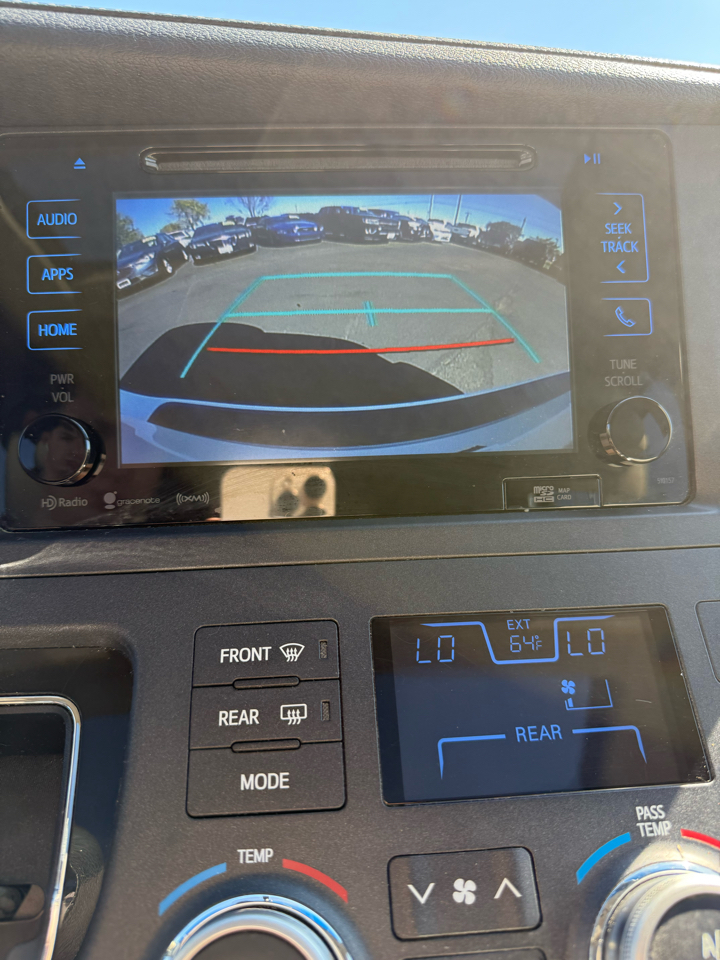 2017 Toyota Sienna XLE photo 12