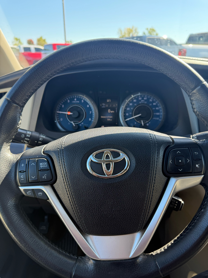 2017 Toyota Sienna XLE photo 15