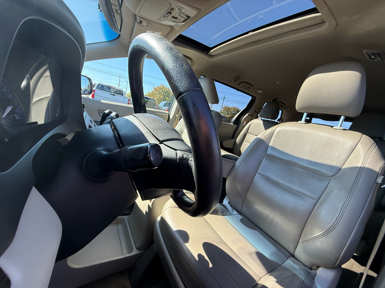 2017 Toyota Sienna XLE photo 19