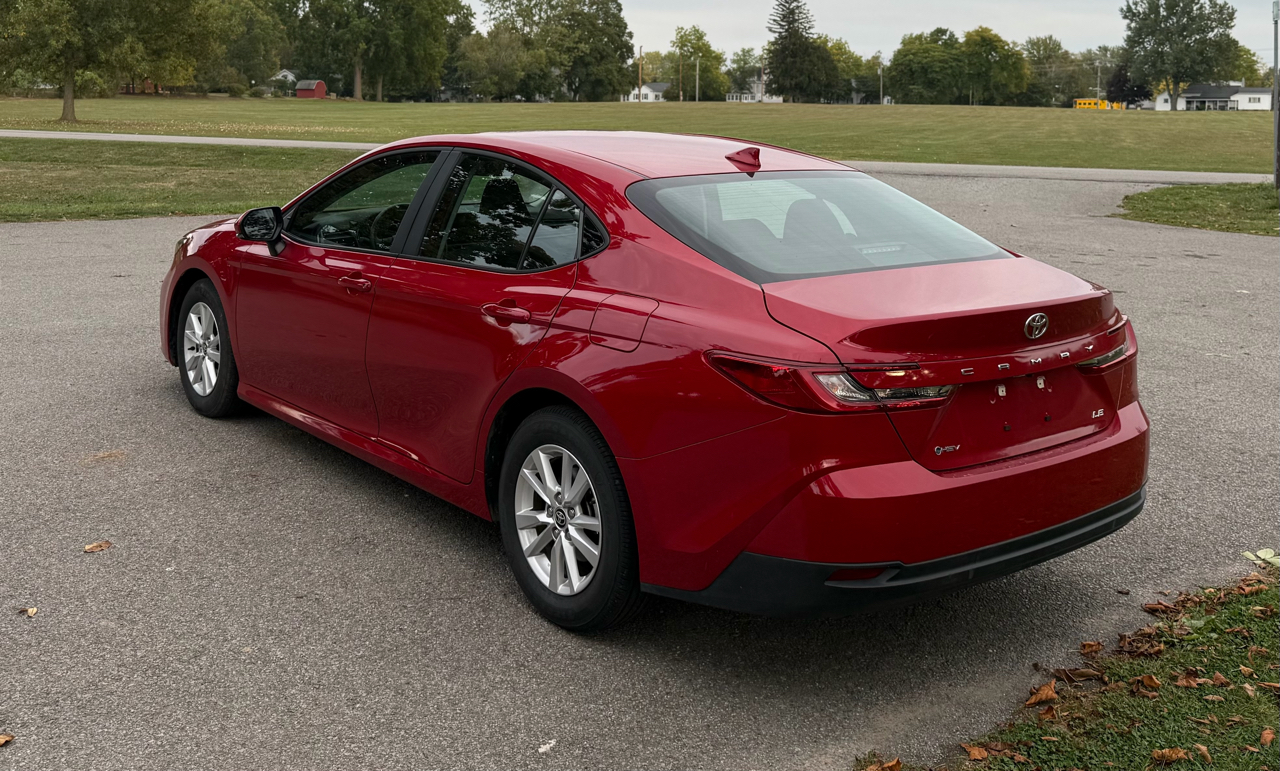 Toyota Camry Hybrid XLE 2025