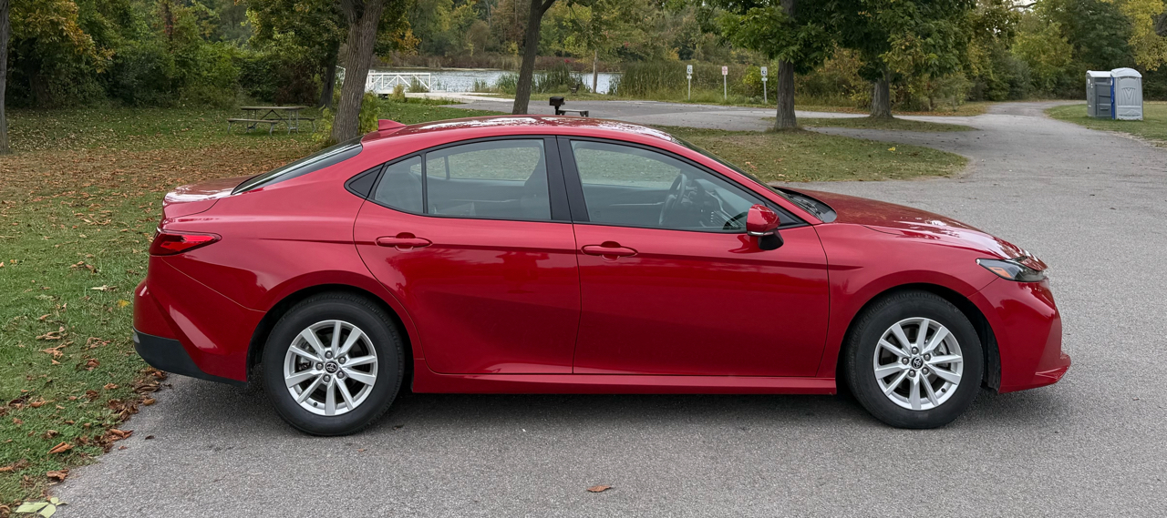 Toyota Camry Hybrid XLE 2025