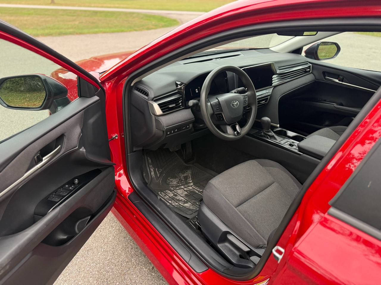 Toyota Camry Hybrid XLE 2025