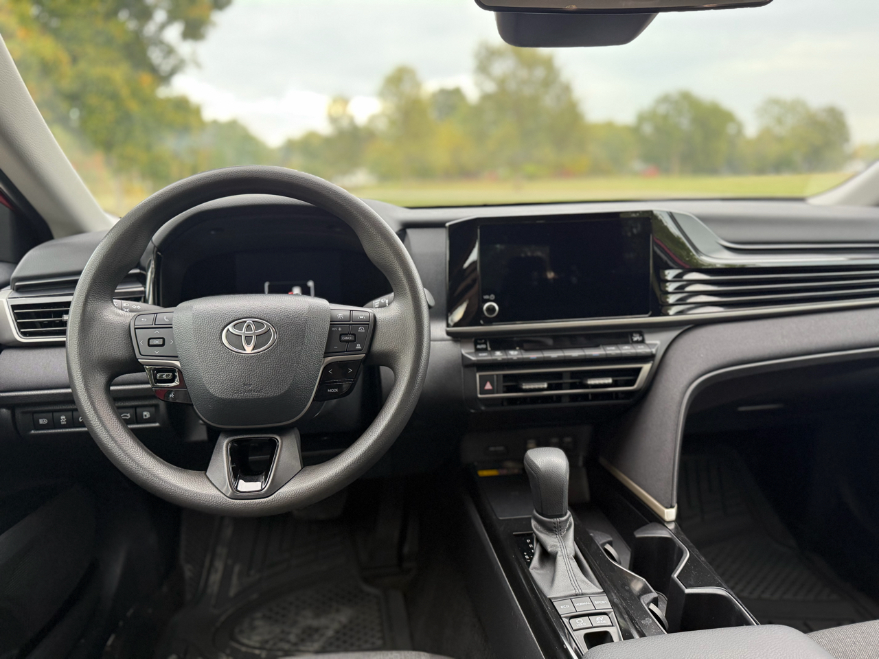 Toyota Camry Hybrid XLE 2025