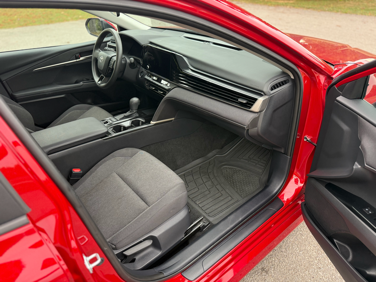 Toyota Camry Hybrid XLE 2025