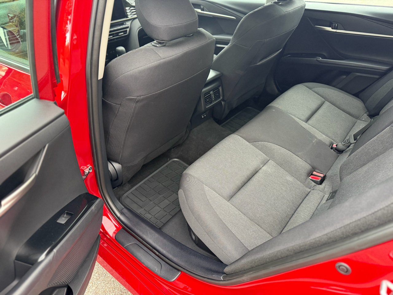 Toyota Camry Hybrid XLE 2025