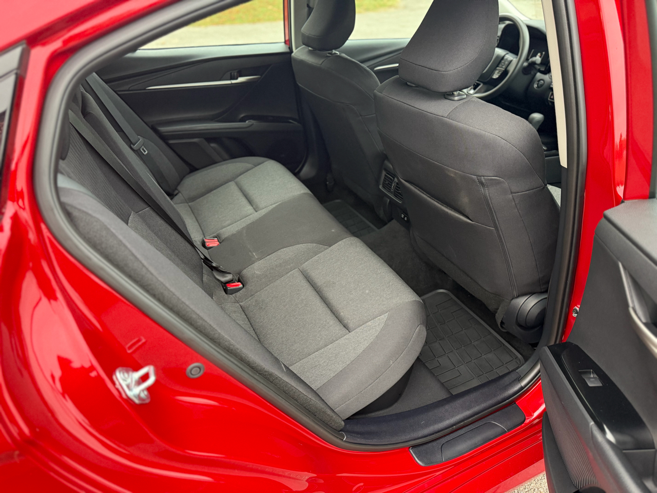 Toyota Camry Hybrid XLE 2025