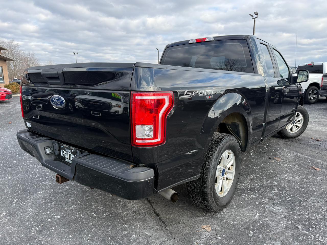 2015 Ford F-150 XLT photo 4