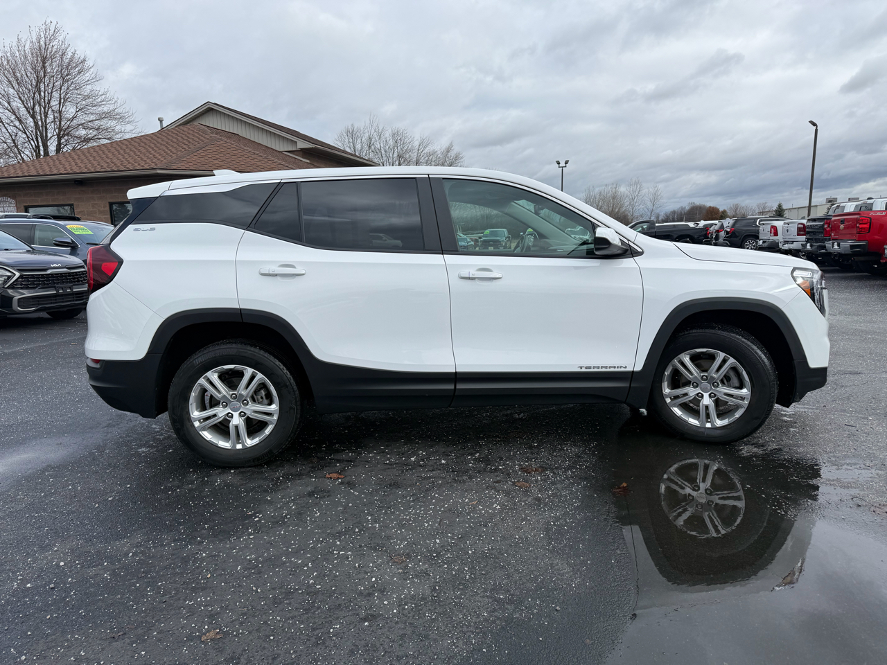 2022 Gmc Terrain SLE photo 2