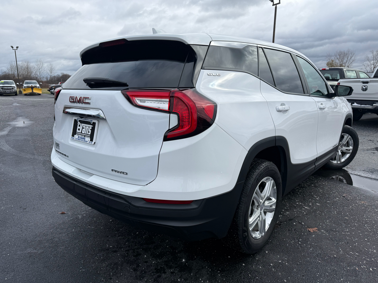 2022 Gmc Terrain SLE photo 3