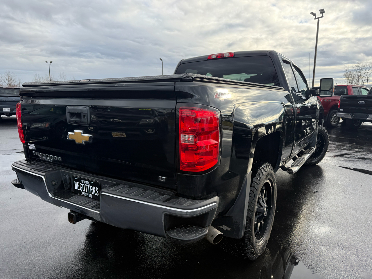 2017 Chevrolet Silverado 1500 LT photo 3