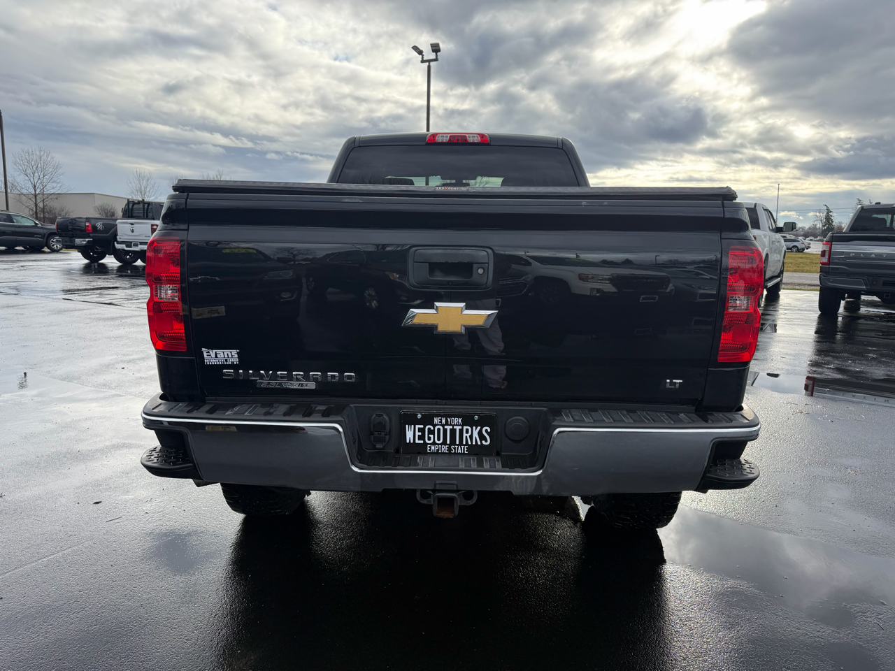 2017 Chevrolet Silverado 1500 LT photo 4