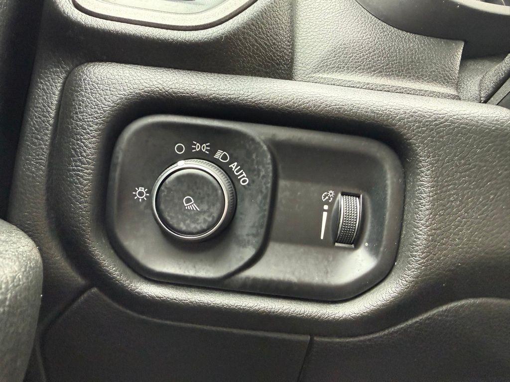 RAM 2500 Tradesman Crew Cab SWB 4WD 2021