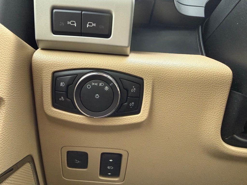 Ford F-250 SD Lariat Crew Cab 4WD 2017