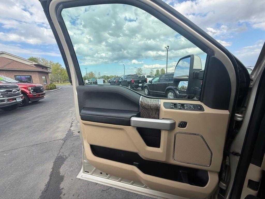 Ford F-250 SD Lariat Crew Cab 4WD 2017