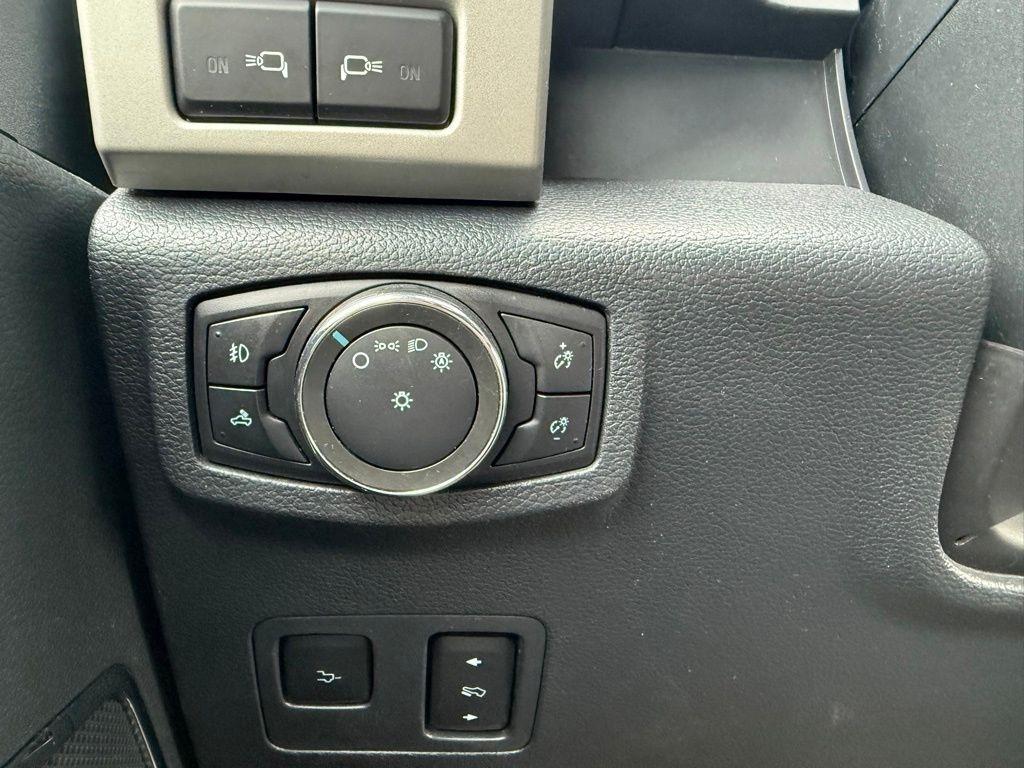 Ford F-350 SD Lariat Crew Cab Short Bed 4WD 2022
