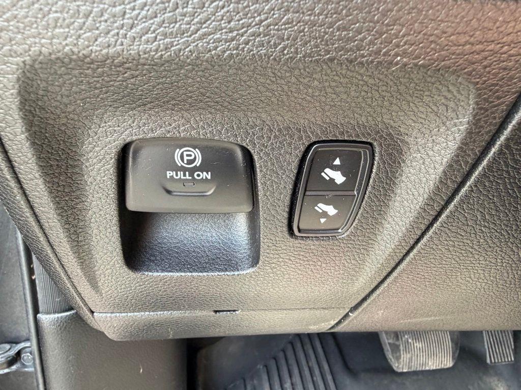 RAM 1500 Big Horn Crew Cab SWB 4WD 2019