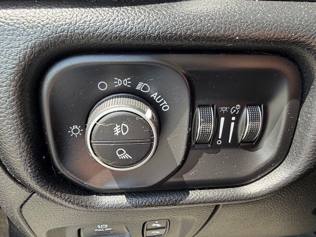 RAM 1500 Big Horn Crew Cab SWB 4WD 2019