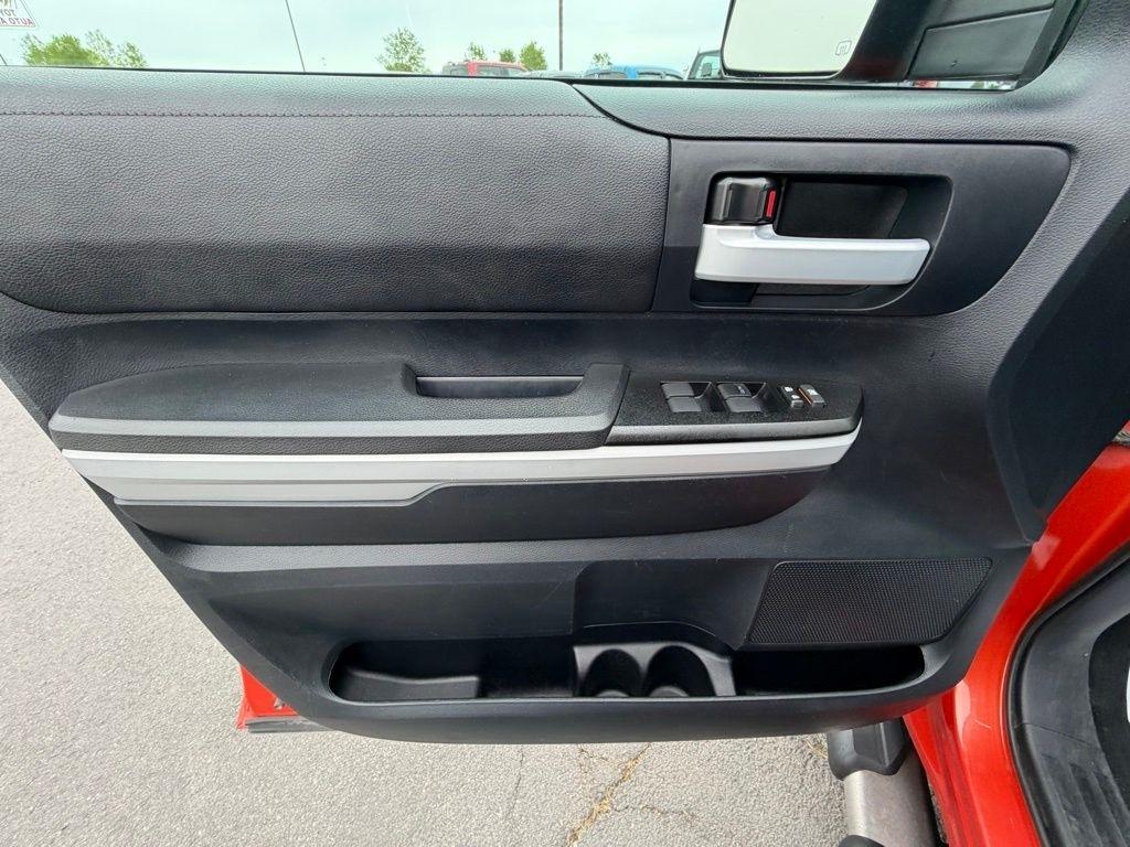 Toyota Tundra SR5 5.7L V8 CrewMax 4WD 2018