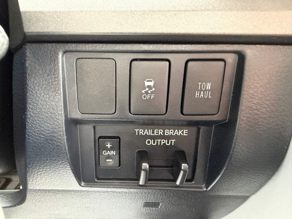 Toyota Tundra SR5 5.7L V8 CrewMax 4WD 2018